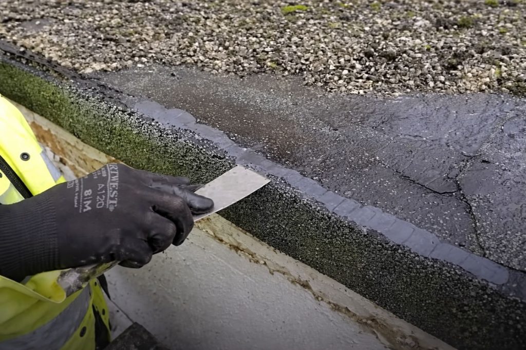 emergency roof repairs for flat roofing cracks in felt